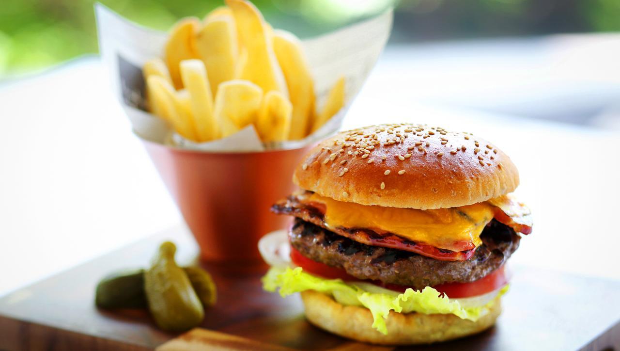 Nanki-Shirahama Marriott Hotel Экстерьер фото A cheeseburger with chips