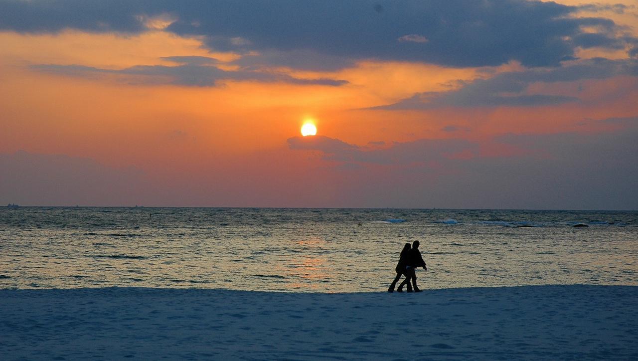 Nanki-Shirahama Marriott Hotel Экстерьер фото Sunset at the beach